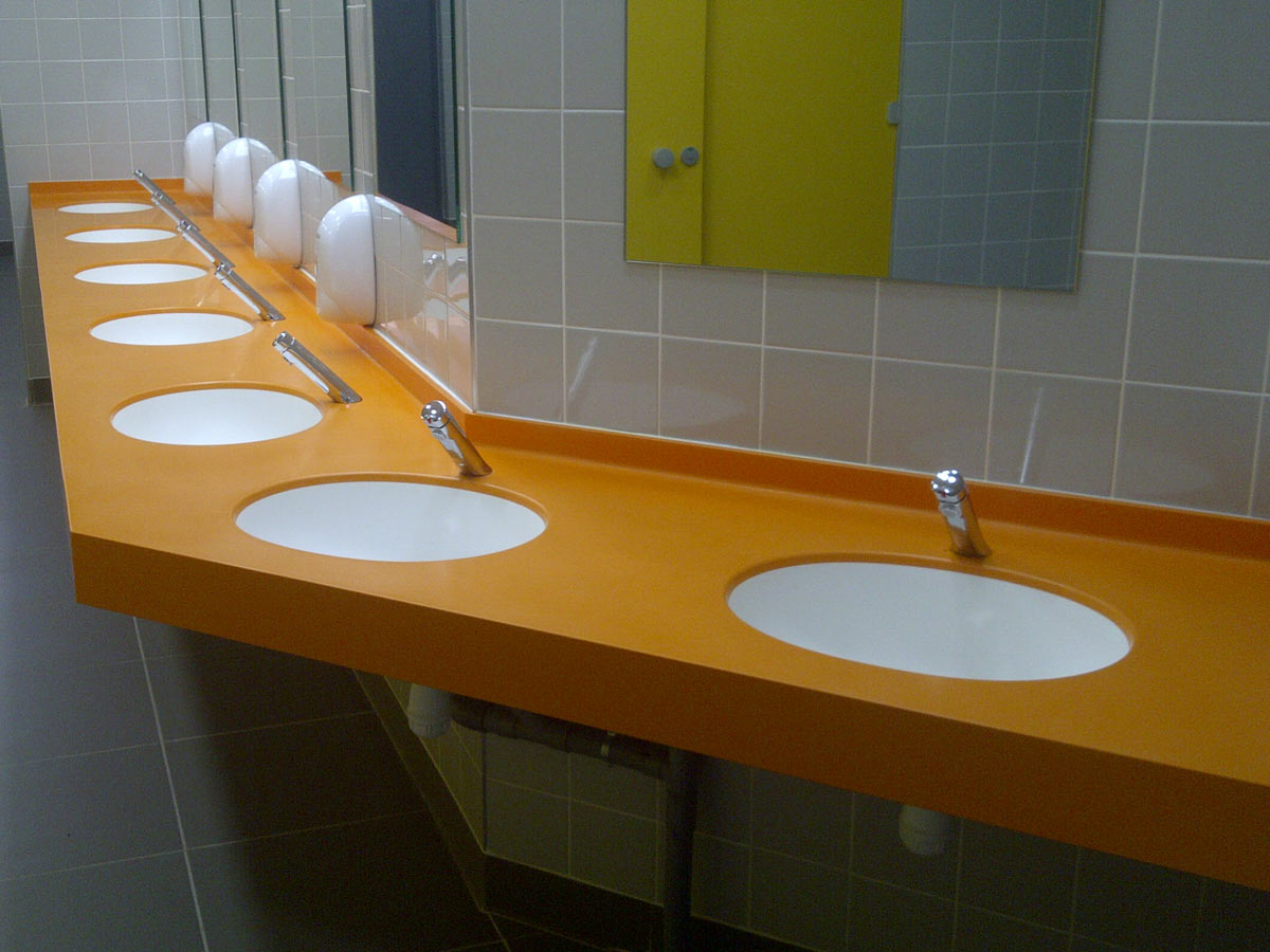 V-korr, le meilleur choix pour les vasques de toilettes publiques